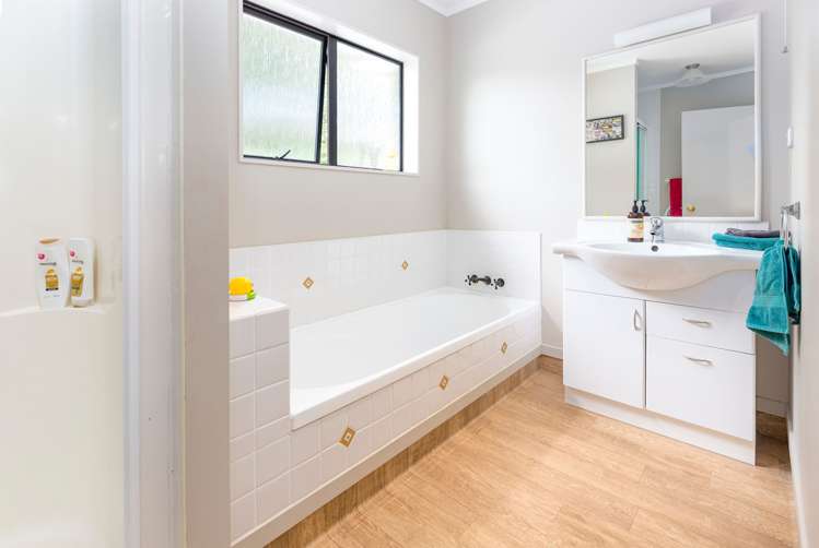 76 Hyland Place Waiuku_13