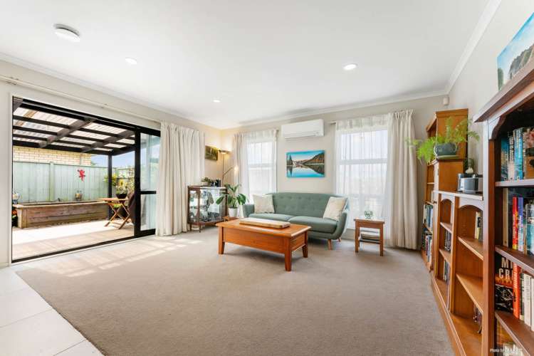 1 Kirkaldy Street Wattle Downs_5