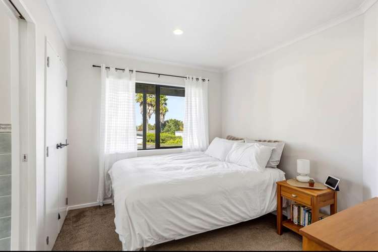 7 Rivervale Grove Stanmore Bay_17