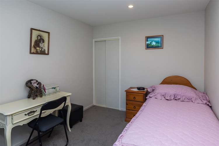 16c Saracen Avenue Northwood_13