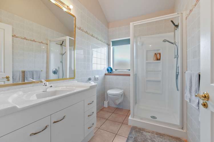 7 Guernsey Place Grandview Heights_14