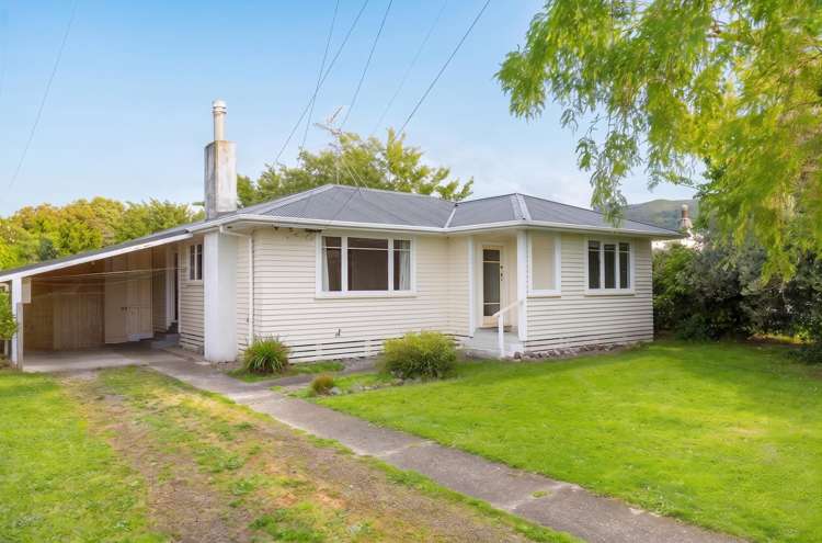 38 Woodward Street East_0