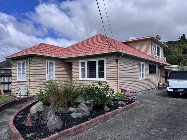 4 Bedroom house with extra room and kitchenette