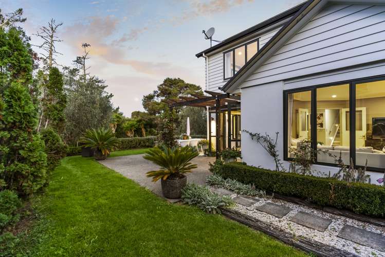 33 Roland Road Greenhithe_9