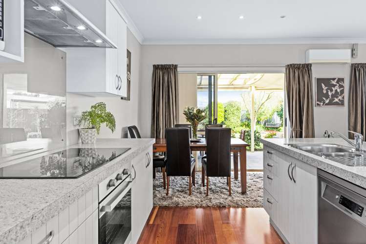 14 Heynes Place Clive_4