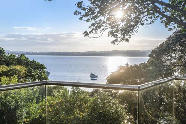 Absolute Waterfront - Lifestyle & Views on 1421sqm