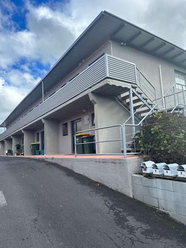 2/2 Hammond Street Hamilton Central_1