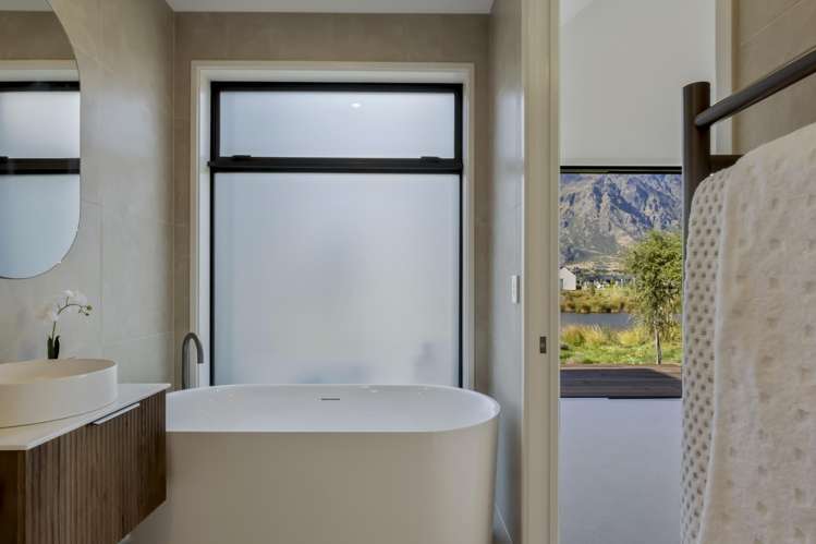 7 Centurion Court Jack's Point_16