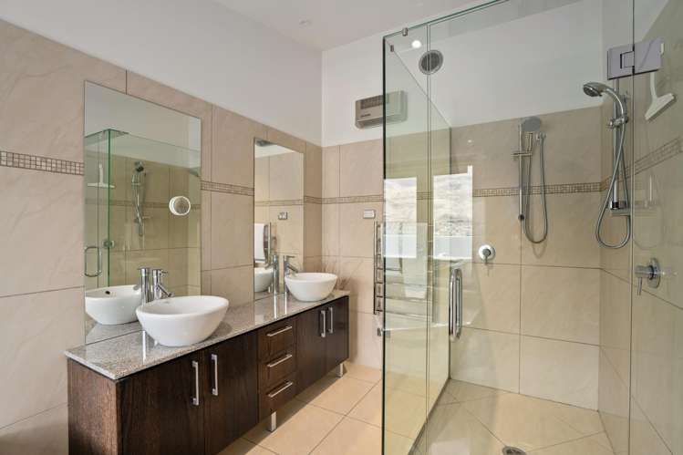 2/124 Lismore Street Wanaka_10