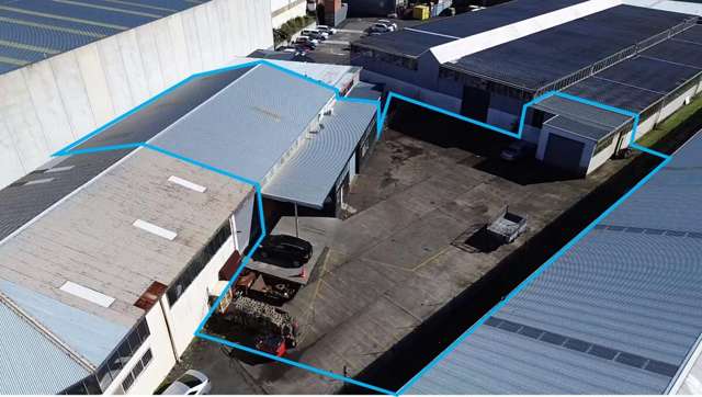 Hardworking Warehouse + Generous 530m&sup2; Yard