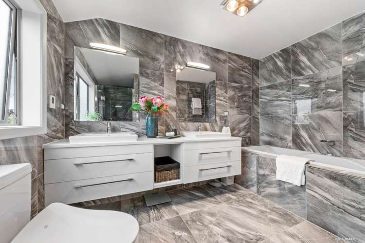 54 Jandell Crescent Bucklands Beach_21