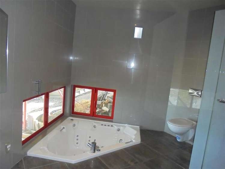 23 Commodore Place Britannia Heights_11