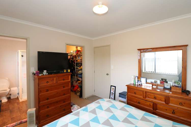 77 Chesney Street Tisbury_11