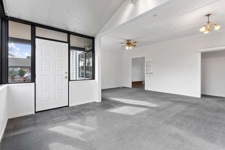 62 Beach Road Pahurehure_4