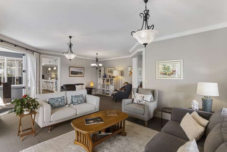 17 Willowbank Close East Tamaki Heights_11