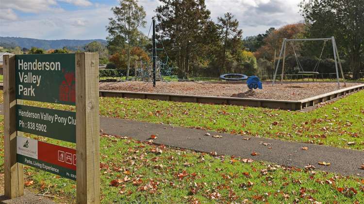 186 Henderson Valley Road Henderson_19