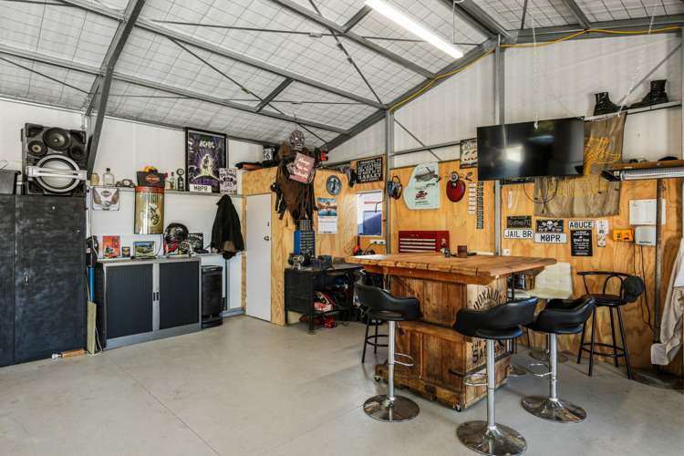 33 Birchwood Avenue Burleigh_24