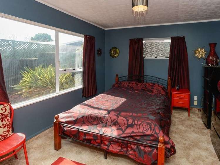 216 Chatham Road Flaxmere_10