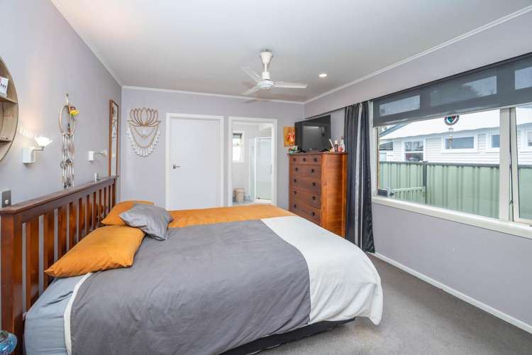 14 Jeanette Street Glenview_13