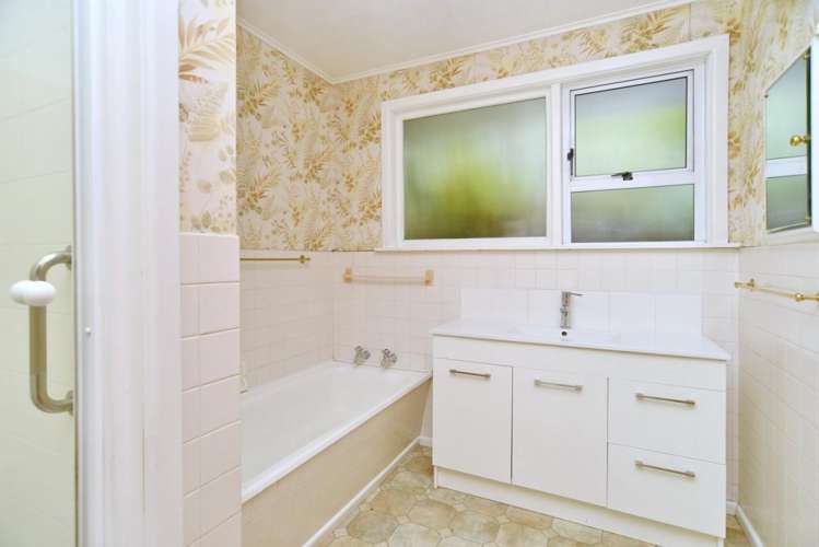 77 Cutts Road Russley_14