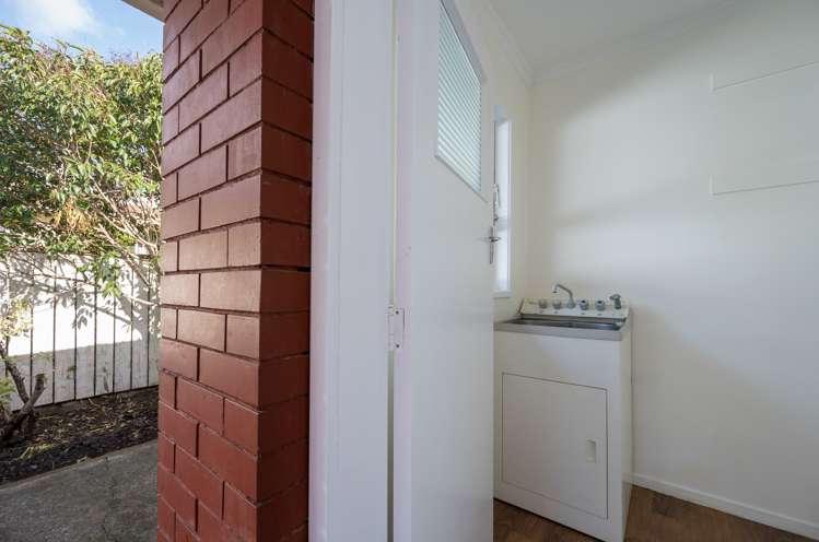 29 Churchill Avenue Richmond_16