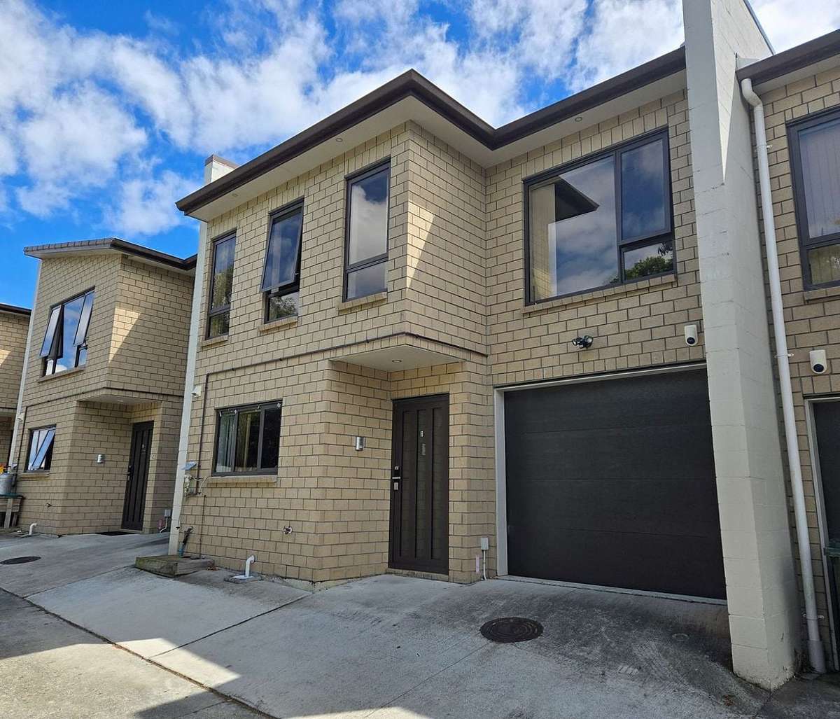 4 Bedroom + 2.5 Bathrooms + 1 Garage 3