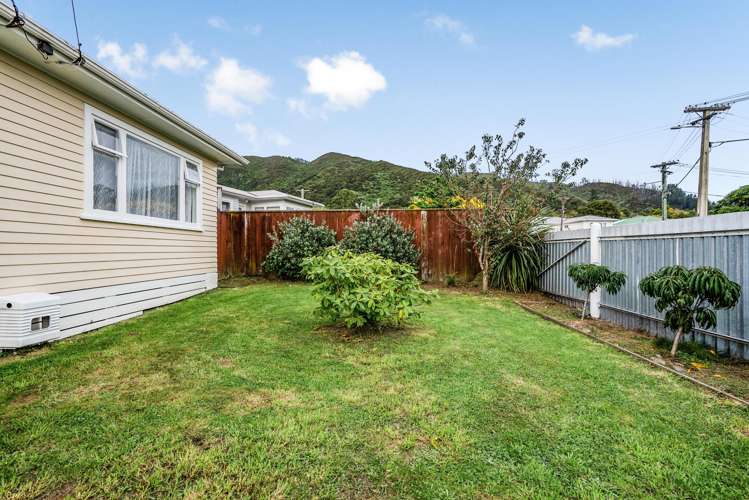 64 Russell Road Wainuiomata_11