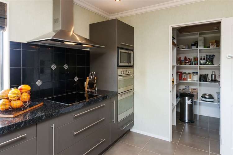 127 Pacific Drive Fitzherbert_12