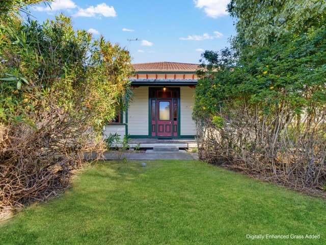 Heritage Villa Charm in The Wood