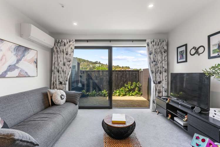 14 Ara Toutouwai Karori_2