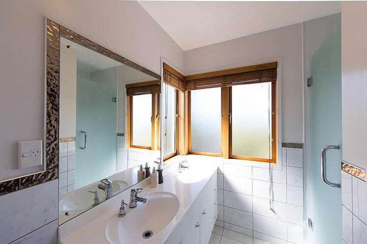 1a Renown Avenue 1677_15