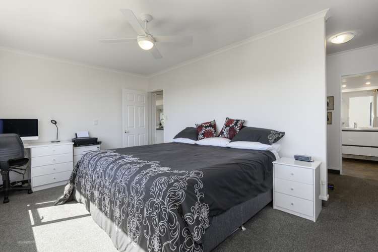 38 Eaton Crescent Matua_5