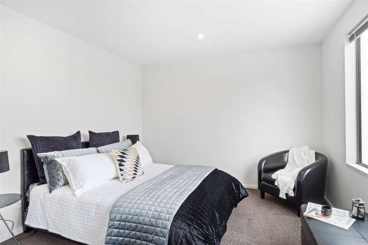 2/670 Ferry Road Woolston_16