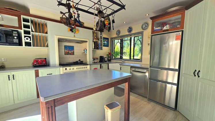 9 Water Race Lane Thames_12