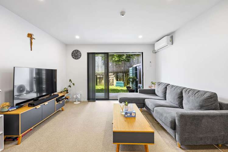 16/18 Hewlett Road Massey_13