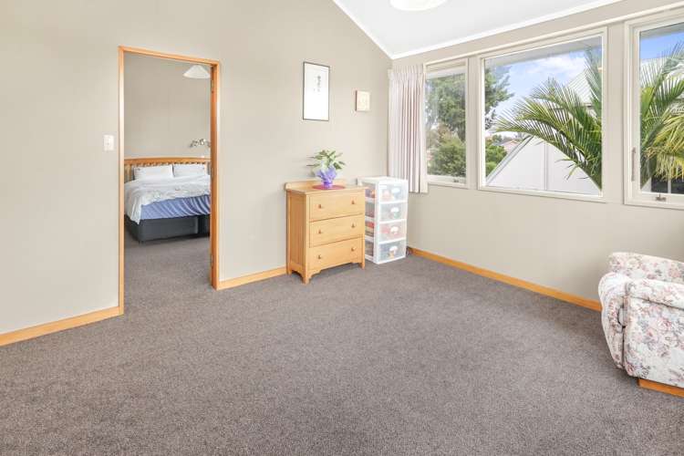 22 Chedworth Avenue Chedworth_15