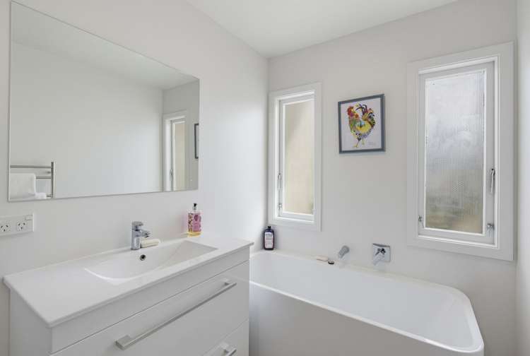 556 Queen Street East Levin_26
