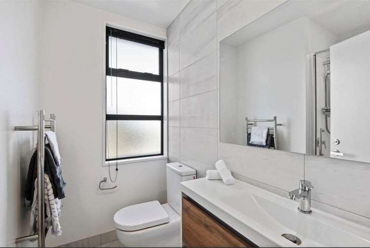 2/68 Barbour Street Waltham_8