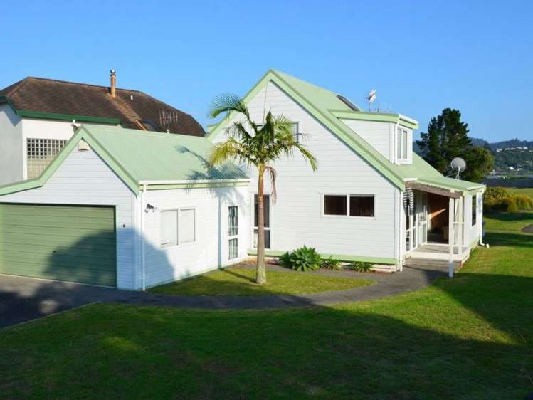 8 Ajax Head Pauanui_14