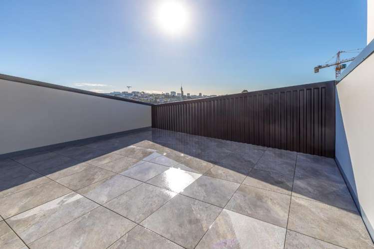 10 Central Road 1703_10