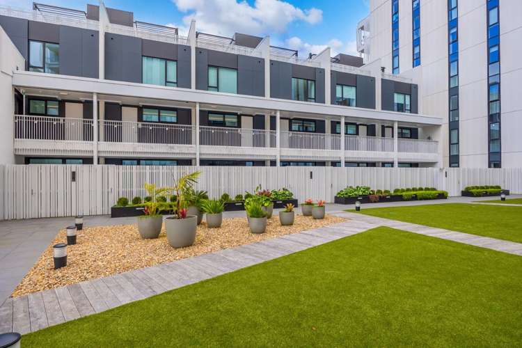 119/223A Greenlane West 1662_12