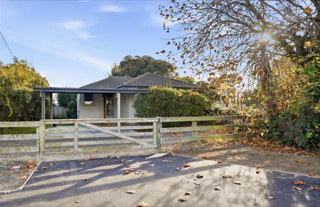 Perfect Location : Enquiries over $599,999