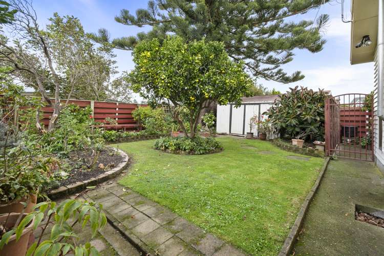 8 Henare Street West End_18