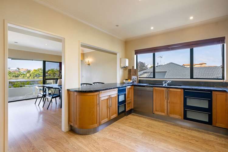 76 Lake Crescent Hamilton Lake_16