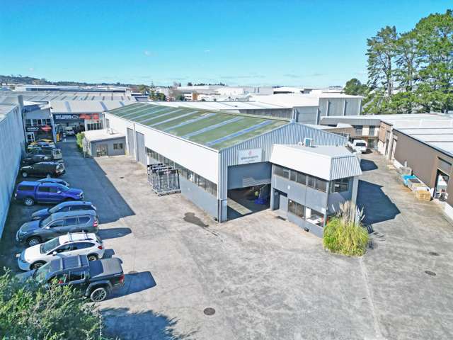 ROAD FRONTAGE WITH HIGH WAREHOUSE RATIO