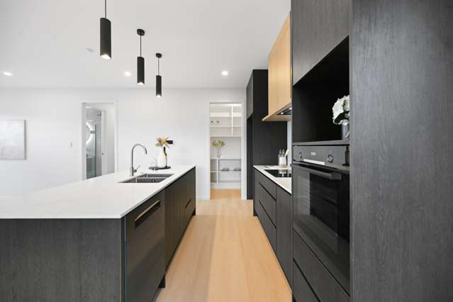 17 Auburn Green Peacocke_1