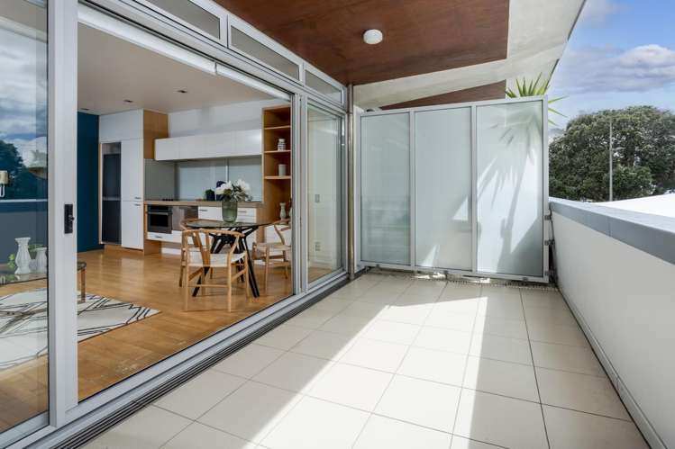 4/6 Beach Front Lane Browns Bay_5