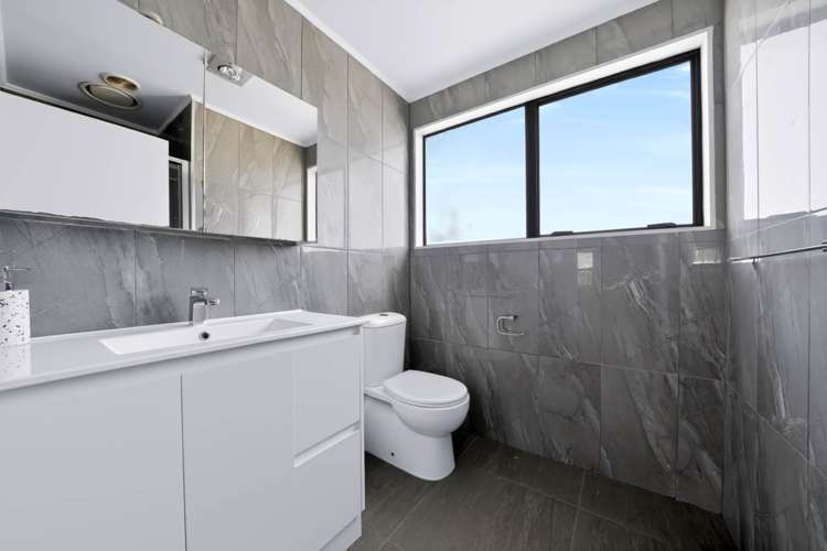 1/10 Ebenezer Way Clendon Park_7