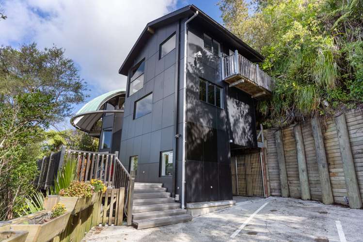 442 Scenic Drive Waiatarua_18