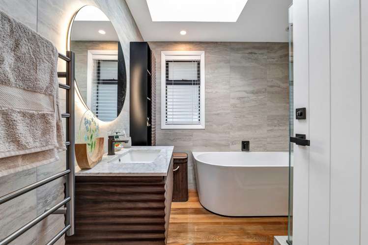 1384 Egmont Road Egmont Village_37